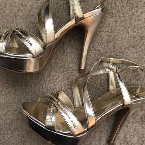 Women’s pumps
